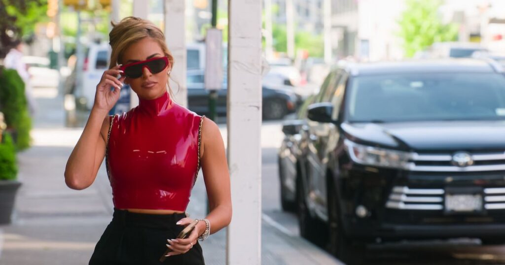 eleonora selling the city