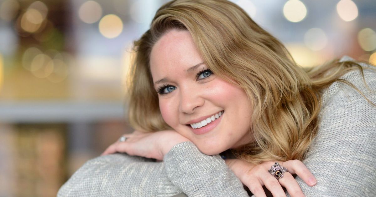 Sarah J Maas Net Worth